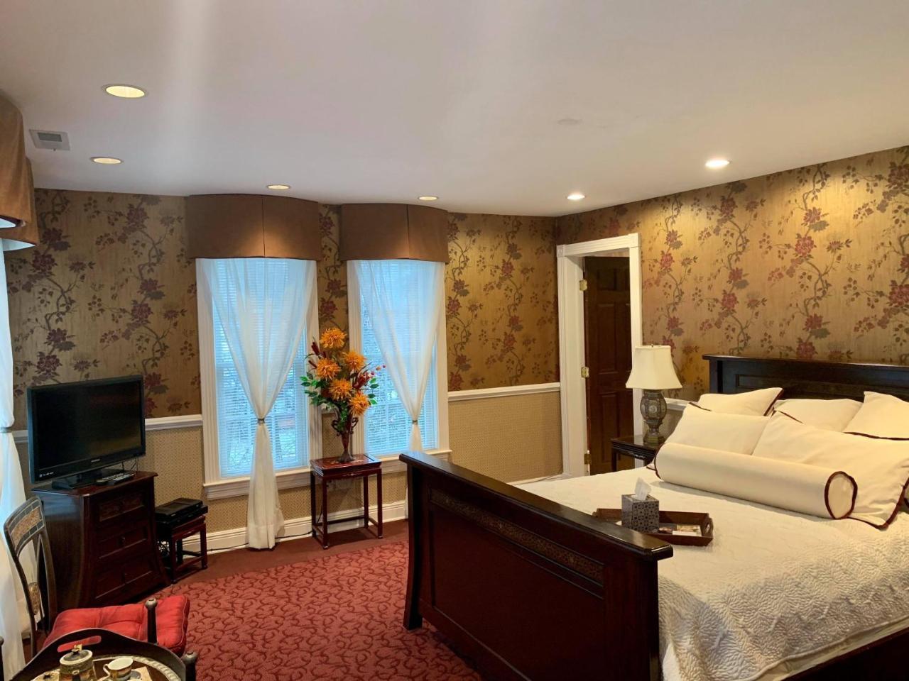 모건타운 The Lake Manor B&B 외부 사진
